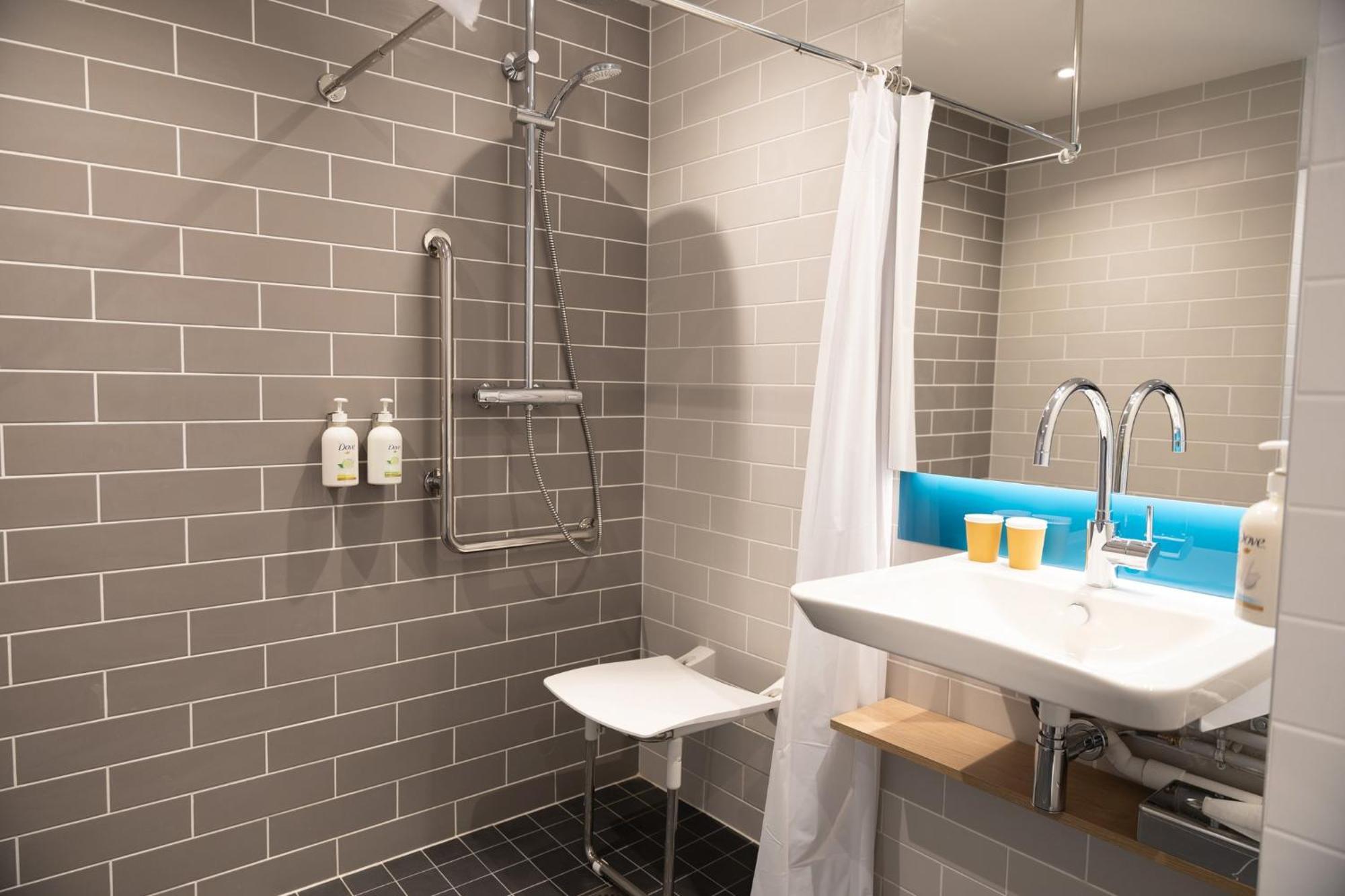 Express Caen By Ihg Hotel 3*